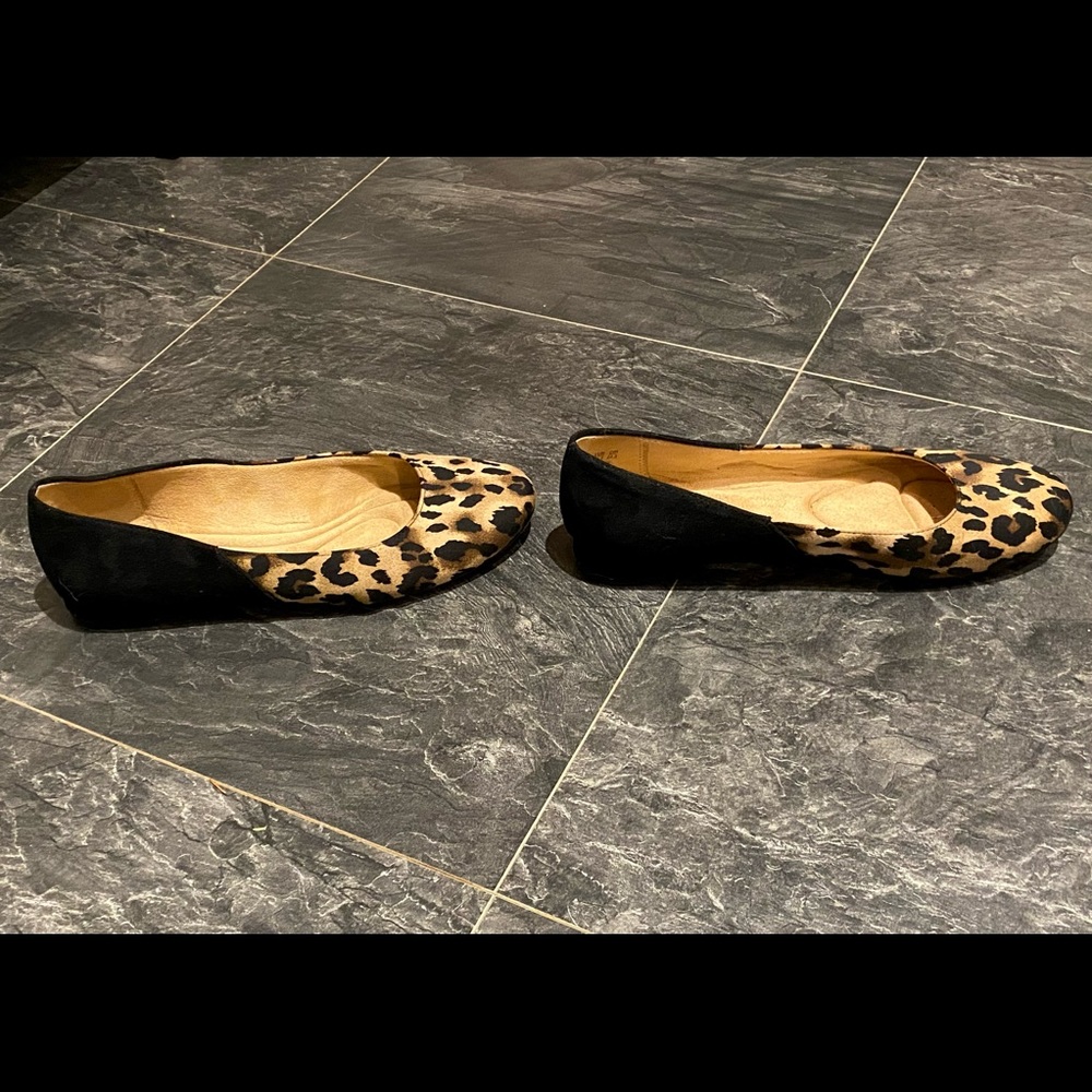 Abella True Comfort Leopard Flats - Size 7.5